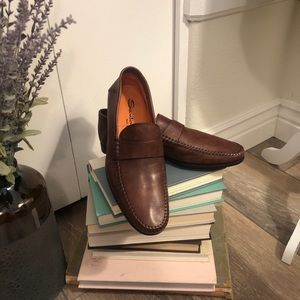 Santoni men’s leather brown loafer.